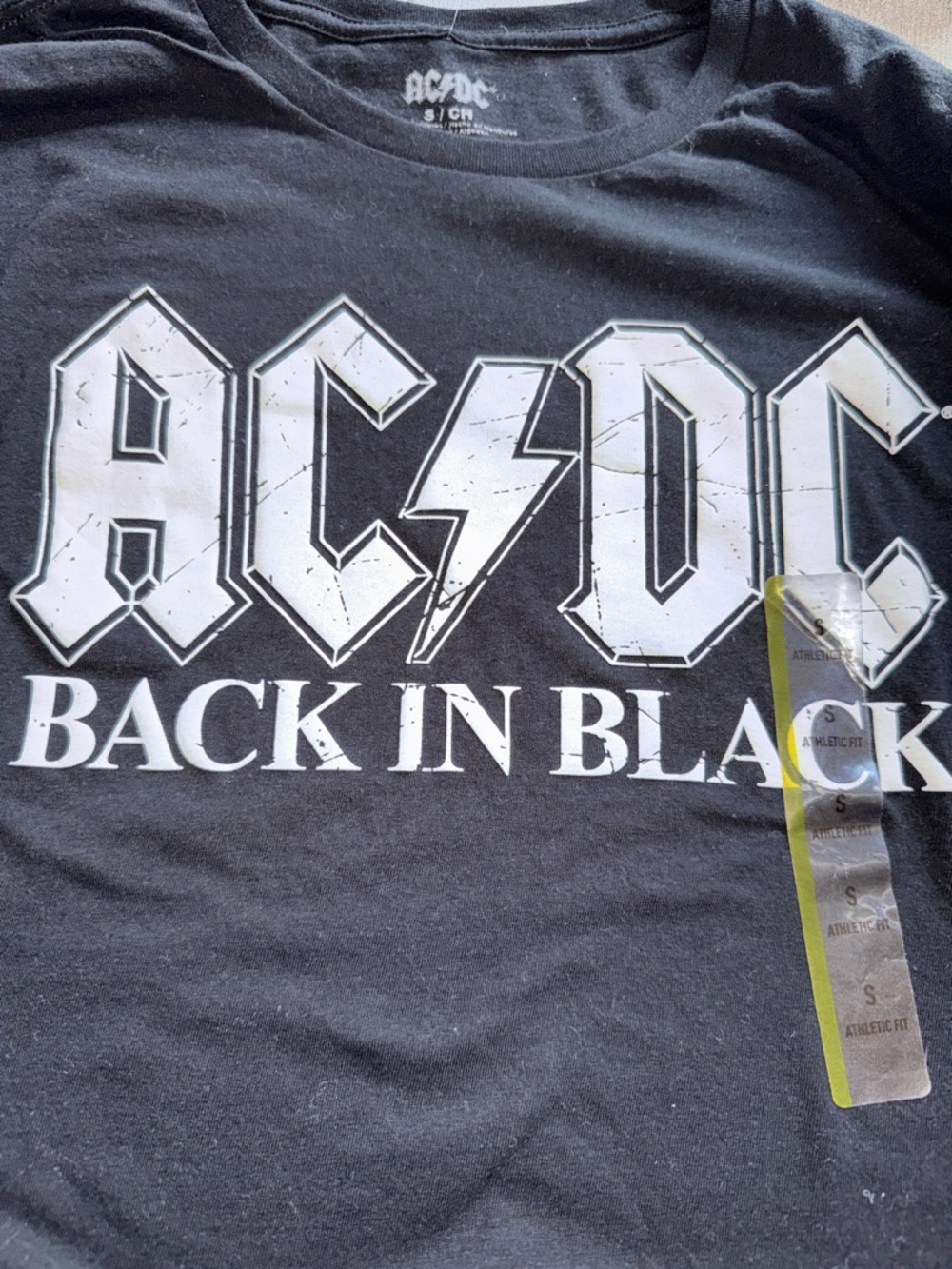 AC/DC 'Back In Black' Short Sleeve Shirt Athletic Fit ACDC - Picture 2 of 4